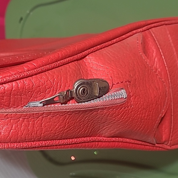 Amelia Earhart Carryon - Picture 4 of 10